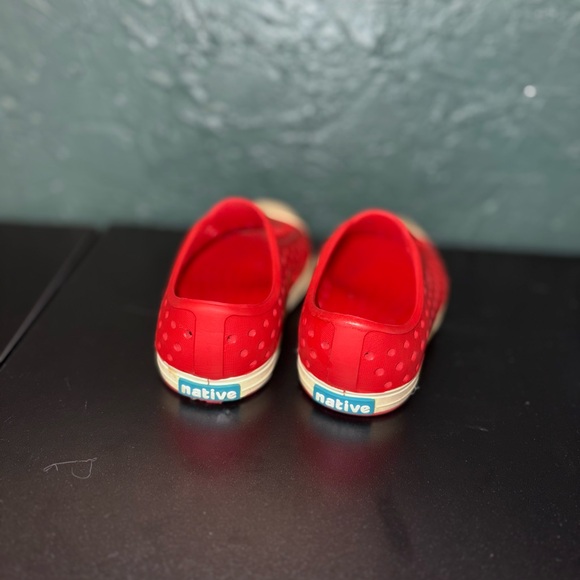 Native Red shoes - Picture 5 of 6